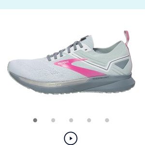 BROOKS Ricochet 3 Running shoes Womens size 6